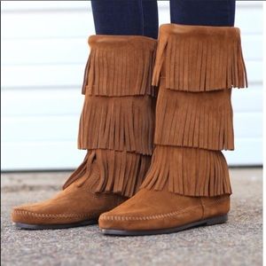 Minnetonka 3-Layer Fringe Boots Size 9